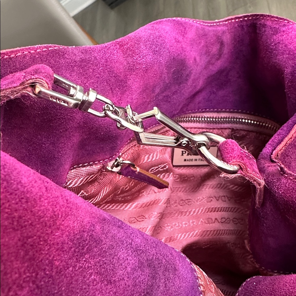 Authentic Vintage Prada Suede Triangle Logo Tote Bag –Plum color– Made in Italy - Picture 12 of 12